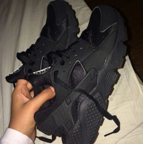 Skor Sneakers Nike, Nike Shoes Huarache, Huraches Nike, Black Huarache, Huaraches Shoes, Skor Sneakers, All Black Shoes, Cute Sneakers, Fresh Shoes