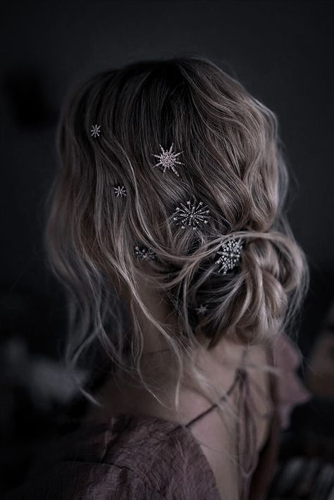 Gold Bridal Hair Accessories, Bridesmaids Hairstyles, Gold Hair Accessories Wedding, Hair Acessories, Night Hairstyles, Star Snowflake, Hair Chains, Gold Hair Accessories, Star Hair