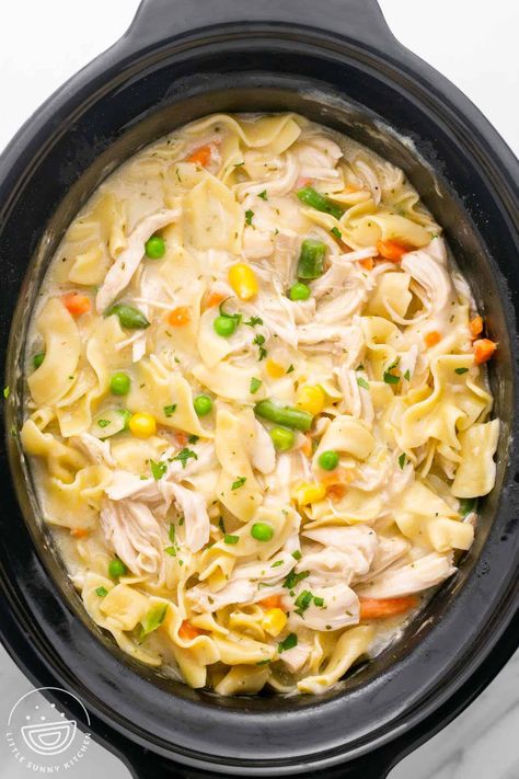 Crockpot Creamy Chicken Noodle Soup, Soups Slow Cooker, Crockpot Creamy Chicken, Creamy Chicken Noodle, Crockpot Chicken And Noodles, Soup Crockpot, Chicken Noodle Soup Crock Pot, Slow Cooker Creamy Chicken, Creamy Chicken Noodle Soup