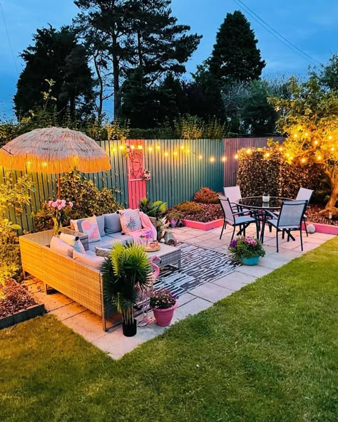 Budget Backyard Ideas, Backyard Goals, Colorful Patio, التصميم الخارجي للمنزل, Video Tiktok, Backyard Paradise, Backyard Inspiration, Patio Makeover, Backyard Inspo