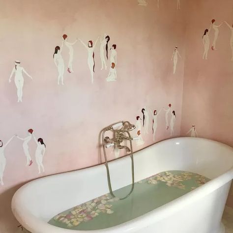 20 Pink Bathrooms That Are Positively Swoon-Worthy | Hunker Retro Pink Bathroom, Vintage Bathtub, Painting Shower, Vintage Bathrooms, Design Apartment, Trendy Bathroom, Pink Bathroom, Interior Design Diy, Diy Interior