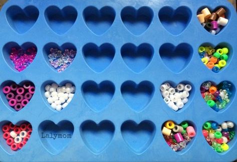 Plastic Beads Melted, Plastic Bead Crafts, Melted Pony Beads, Melted Bead Crafts, Melted Beads, School Fair, Pony Bead Crafts, Kids Cafe, Diy Heart