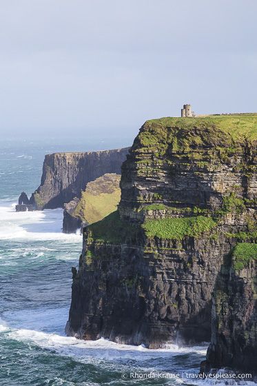 Minecraft Biome, Architecture Reference, Backpacking Ireland, Ireland Culture, Cliffs Of Moher Ireland, Ireland Hotels, Ireland Weather, Pretty Scenery, Ireland Beach