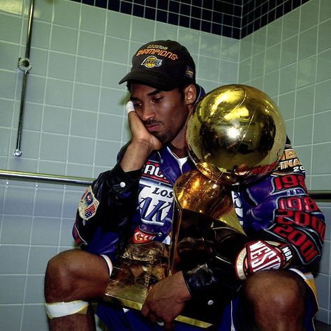 Bleacher Report on Instagram: “21 years ago today, this iconic photo of Kobe was taken after the Lakers won their second straight NBA title 🐍 @nbatv” Nba Pfp, 2001 Nba Finals, Lakers Win, Nba Funny, Kobe Bryant Nba, Kobe Bryant 24, Mamba Mentality, Kobe Bryant Pictures, Kobe Bryant Black Mamba