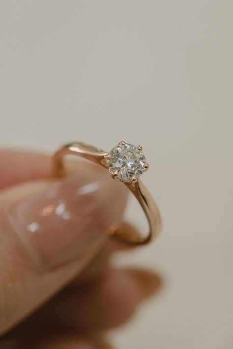 Wedding Rings Dainty, Engangement Ring, خواتم خطوبة, Small Engagement Rings, Jean Dousset, Cute Promise Rings, Gold Ring Diamond, Antique Diamond Engagement Rings, Cute Engagement Rings