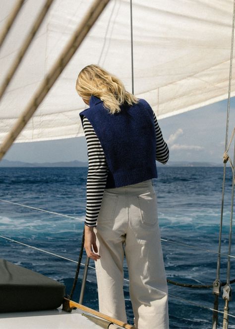 Culture Inspiration, Kelly Rutherford, Top Summer Outfits, Parisienne Chic, Winter Inspo, Coastal Grandma, Crochet Summer Tops, Sailing Outfit, Fashion Culture