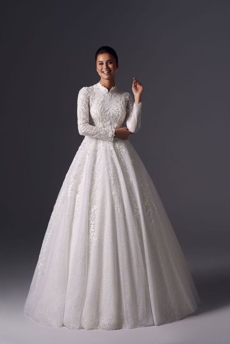 Style of the wedding dress: puffy dress with long sleeves. Fabric: tulle, glitter, 2 types of lace. Color: ivory. Wedding outfit additions: none. Accents: luxurious princess-style dress with long sleeves, train and high stand-up neckline. The dress is lavishly decorated with floral lace, embroidered with beads, sequins and pearls. Creates a perfect royal look that fans of lush dresses will definitely like. Ideal: for a classic wedding, for a European style wedding. Collar Wedding Dress, High Collar Wedding Dress, Long Sleeve Ball Gown Wedding Dress, Lace Sweetheart Wedding Dress, Long Sleeve Ball Gowns, Modest Wedding Gowns, Puffy Dresses, Buy Wedding Dress, Wedding Dresses Satin