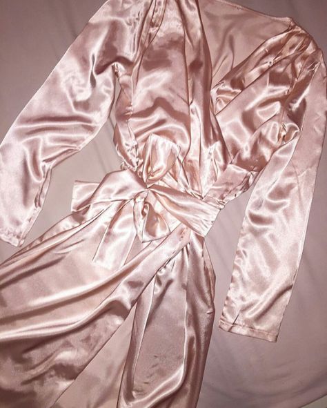 Glamour Queen Pajamas For Teens, Queenie Goldstein, Glam Aesthetic, Trendy Swimwear, Satin Pyjama Set, Silk Robe, Satin Pajamas, Pajama Set Women, Pink Satin