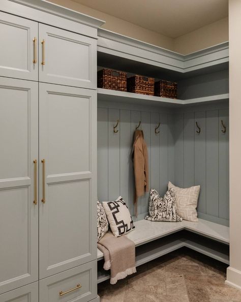 A mudroom with both open and closed storage? Sign us up. Working hard and looking good doing it ✨ . . . Dealer/Designer: @mainbuilt Small Mud Room Cabinets, Mud Room Built Ins Storage Cabinets, Entry Mudroom Ideas, Mudroom Built Ins, Mudroom Lockers, Accessible Beige, Mud Rooms, Entry Ways, Mud Room