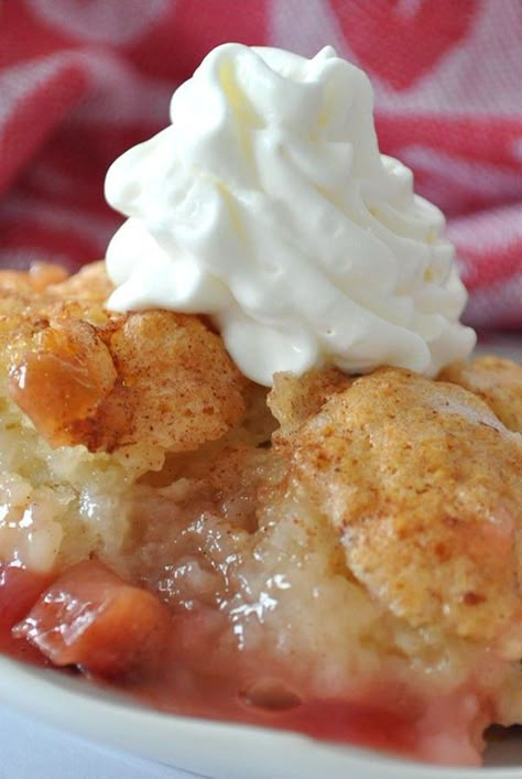 Sticky Rhubarb Pudding, Frozen Rhubarb Recipes, Rhubarb Ideas, Rhubarb Pudding Cake, Easy Rhubarb Recipes, Rhubarb Desserts Recipes, Rhubarb Pudding, Best Rhubarb Recipes, Pudding Cake Recipe