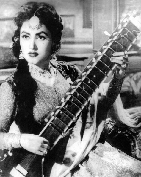 Noor Jehan, Noor Jahan, Indian Retro, Bollywood Retro, Pakistani Movies, Oh My Goddess, Retro Bollywood, Vintage India, Vintage Icons