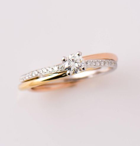 Antique Wedding Jewelry, Gold Ring Diamond, Fine Engagement Rings, Wedding Ring Styles, Colored Engagement Rings, Beautiful Wedding Rings, Simple Engagement Rings, Unique Engagement Ring, Stunning Engagement Ring