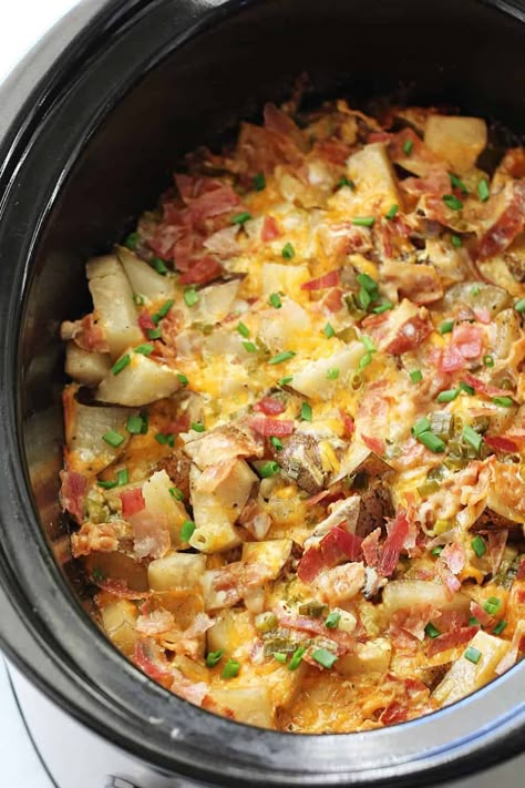 Slow Cooker Loaded Chicken and Potato Casserole Recipe Loaded Chicken And Potato Casserole, Chicken And Potato Casserole, Loaded Chicken And Potatoes, Loaded Chicken, Chicken And Potato, Slow Cooker Casserole, Crock Pot Potatoes, Chicken Taco Recipes, Six Sisters Stuff