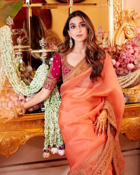 Who Is Shloka Mehta Ambani’s Stylist? - ShaadiWish Modest Saree, Shloka Mehta, Boutique Cafe, Bridal Lengha, Indian Sari Dress, Anushka Sen, Traditional Blouse Designs, Saree Fashion, Frock Fashion