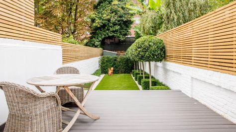 In small gardens you have to use all the design tricks up your sleeve. One is to exaggerate the garden's width with decking. You can do this by laying the boards widthways – their lines will draw the eye across the deck's width, making it seem wider – and by laying them right up to the boundary on both sides. #garden #smallgarden #decking #realhomes Small Garden Decking Ideas, Decking Ideas, Backyard Ideas For Small Yards, Chelsea Garden, Sloped Garden, Backyard Paradise, Small Space Gardening, Deck Garden, Budget Backyard