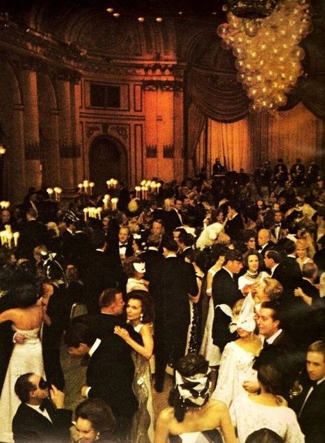 Black And White Ball, Lee Radziwill, A Night At The Opera, Masked Ball, Truman Capote, Black Tie Affair, Plaza Hotel, The Great Gatsby, White People