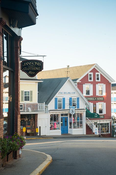 Knotts Harbor Maine, Beach Town Aesthetic, Maine Aesthetic, East Coast Aesthetic, Boothbay Harbor Maine, Maine Summer, England Coast, Beach House Aesthetic, Coastal Summer