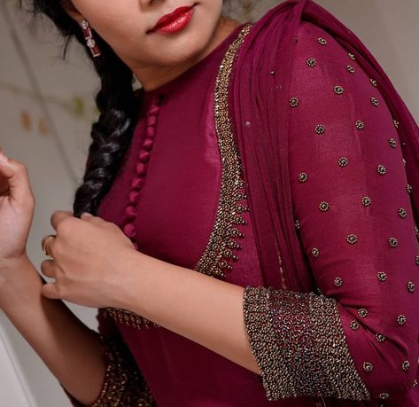 Hand embroidery designs for churidar suit Sudithar Aari Neck Design, Sudithar Back Neck Design, Hand Work Churidar Design, Sudithar Neck Design Aari Work, Aari Work For Chudi Top, Designs For Churidar, Long Kurta Designs, Churidar Neck Designs, Stylish Kurtis Design