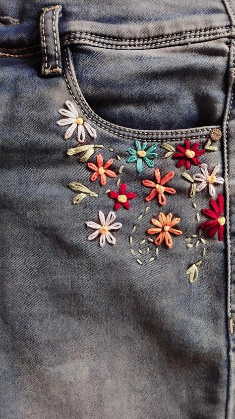 Embrodery Stiching Line, Embroidery Repair, Decorated Jeans, Embroidered Jeans Diy, Jean Painting, Embroidery Jeans Diy, Simple Hand Embroidery Patterns, Floral Dress Design, Boho Embroidery