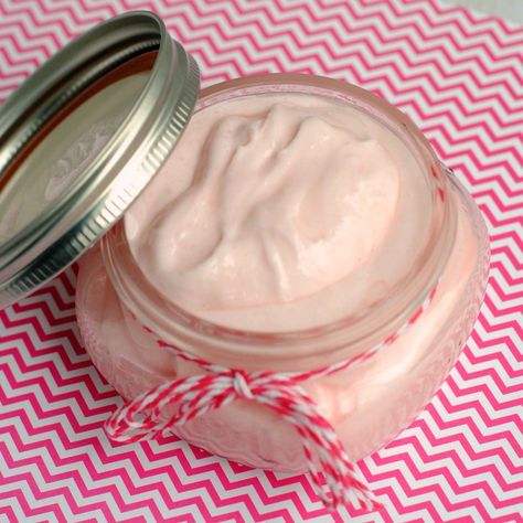 Peppermint Body Butter, Peppermint Lotion, Homemade Lotions, Body Butter Recipe, Easy Diy Beauty Products, Diy Moisturizer, Homemade Body Butter, Diy Body Butter, Beauty Tutorial