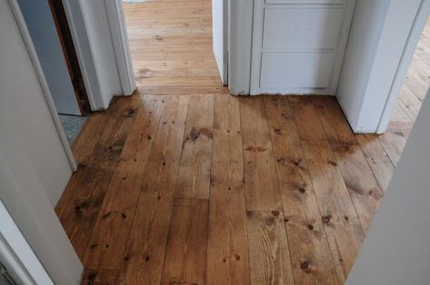 Love this color for rustic slightly weathered wood stain Floors Stained- Minwax Early American on pine Farmhouse Floor Stain Colors, Cabin Floors, Minwax Early American, Renovation Parquet, Weathered Wood Stain, Floor Stain Colors, Wood Floor Stain Colors, Interior Wood Trim, Pine Flooring