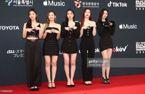 https://www.gettyimages.fi/detail/uutiskuva/girl-group-itzy-attends-the-mnet-asian-music-awards-2021-on-uutiskuva/1358404623?adppopup=true Asian Music, Mnet Asian Music Awards, Music Awards, Seoul, Toyota, Little Black Dress, Black Dress, Music, Black