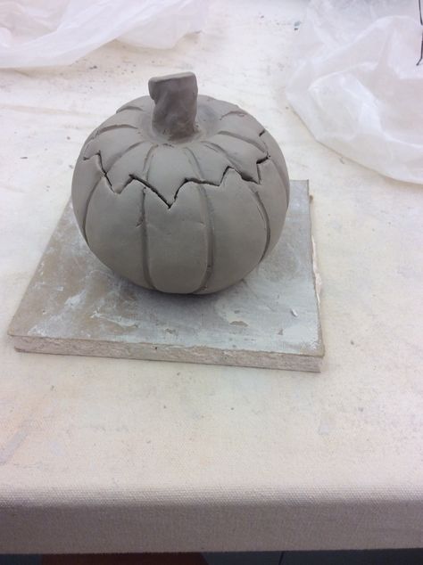 double pinch pot ideas - Google Search Double Pinch Pot Ideas Ceramics Halloween, Clay Pinch Pot Pumpkins, Combined Pinch Pot Ideas, Halloween Pinch Pots, Pumpkin Pinch Pot, Pinch Pot Pumpkins, Cool Pinch Pot Ideas, Pinch Pot Inspiration, Double Pinch Pot Ideas Ceramics