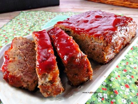 Make this old fashioned meatloaf recipe Venison Meatloaf, Taco Meatloaf, Mexican Meatloaf, Old Fashioned Meatloaf, Delicious Meatloaf, Turkey Meatloaf Recipes, Delicious Family Dinners, Good Meatloaf Recipe, Chipotle Peppers