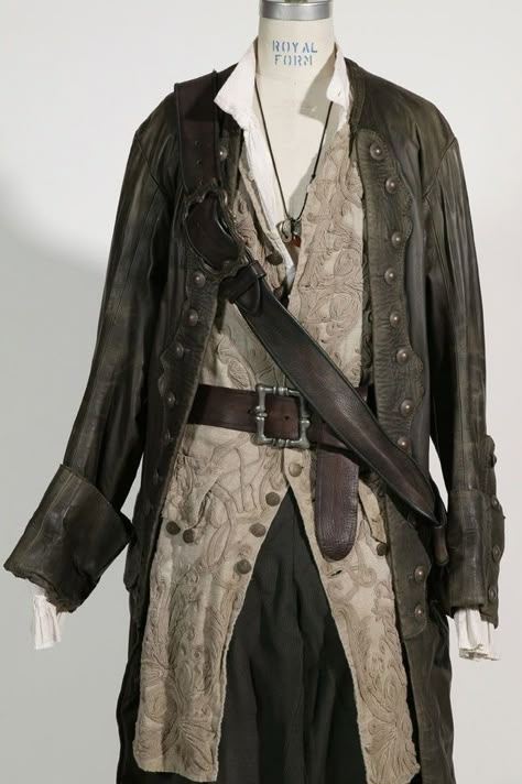 Pirate Aesthetic, Ren Faire Outfits, Pirate Outfit, Pirate Fashion, Fair Outfits, Venomous Snakes, Ren Fair, Fantasy Clothes, Medieval Clothing