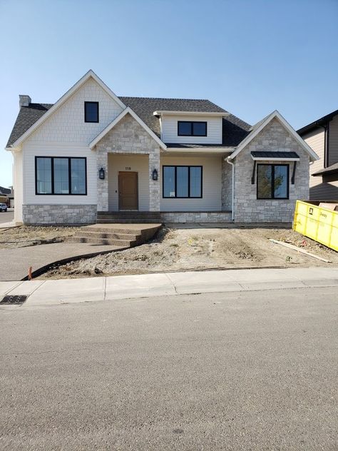 House Exterior Side Garage, Cream Brick Homes Exterior Colors, Part Brick Part Siding Exterior, Stucco And Stone Fireplace, Exterior House Design With Stone, Different House Exterior Materials, Light Brick Exterior House, New Construction Exterior Colors, Home Exterior Small House