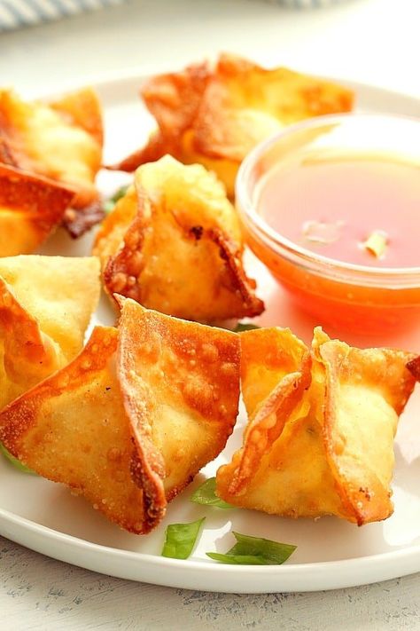 Cheesy Snacks, Asian Food Appetizers, Rangoon Recipe, Asian Appetizers, Cream Cheese Wontons, Cheese Wontons, Fried Wontons, Tuna Cakes, Delicious Appetizers