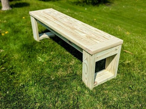 Easy Diy Patio, Diy Patio Bench, Rustic Benches, Diy Patio Ideas, Diy Farm Table, Wooden Chair Plans, Wood Bench Outdoor, Chair Woodworking Plans, Simple Benches