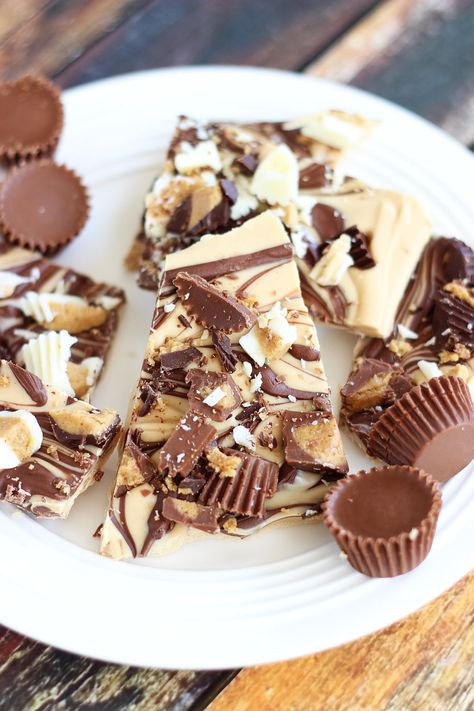 tiger butter 22 Dessert With Peanut Butter, Tiger Butter Recipe, Finger Dessert, Tiger Butter, Fast Easy Desserts, Reese's Peanut Butter Cup, Peanut Butter Cup, Reeses Peanut Butter Cups, Thumbprint Cookies