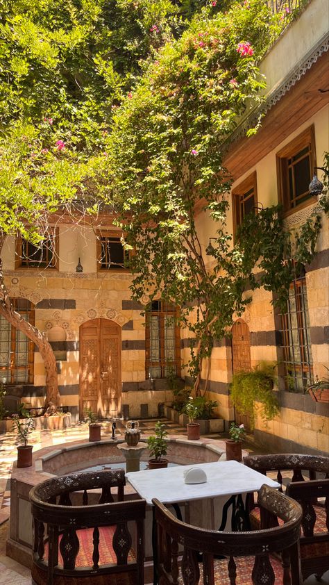 old damascene house hotel damascus syria sham Damascene House, Syria Aesthetic, Ancient Damascus, Damascus House, Cafeteria Vintage, Aleppo Syria, Ted Mosby, Gastro Pubs, Damascus Syria