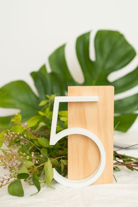 DIY Modern Table Numbers Diy Modern Table, Modern Table Numbers, Table Numbers Wedding Diy, Diy Table Numbers, Wooden Table Numbers, Table Centerpieces Diy, Diy Wedding Table, Table Number Holders, Wedding Numbers