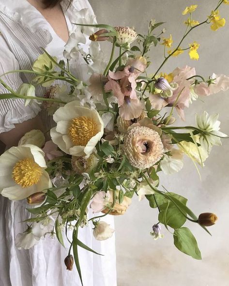 Mina top fem Wedding Flower Arrangements, Bouquet Of Flowers, Flower Farm, Bridal Flowers, Cut Flowers, Love Flowers, Spring Wedding, Pretty Flowers, Spring Flowers