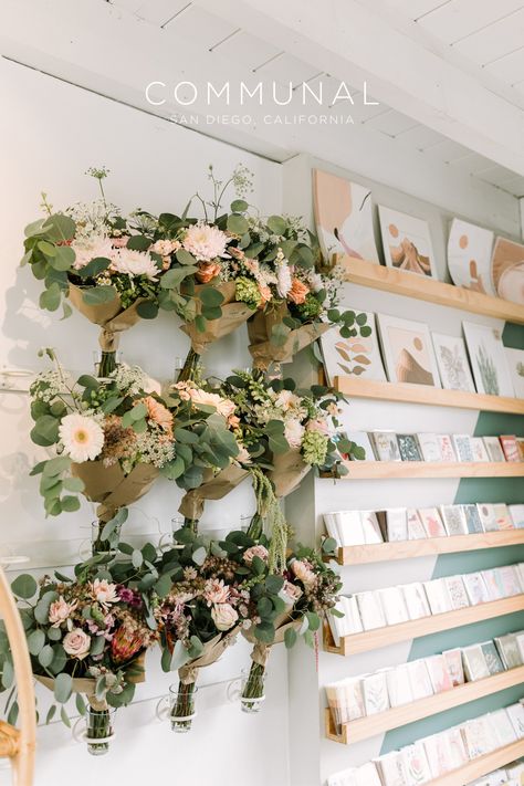 Retail Flower Shop, Boutique Flower Shop, Flower Boutique Ideas, Floral Pop Up Shop, Flower Shop Design Interiors, Small Flower Shop Interiors, Flower Shop Interiors Design Florists, Flower Store Aesthetic, Flower Store Design