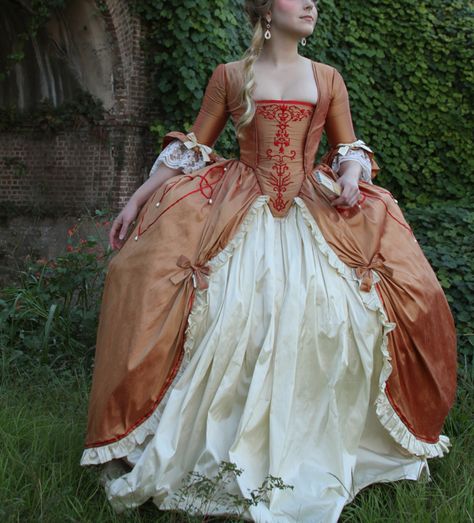 Late 18th Century, French Court Gown by Grace Mimbs, via Behance French Court Dress, Court Gown, Marie Antoinette Dresses, 18th Century Dresses, Moda Medieval, Era Victoria, Southern Belle Dress, Rococo Dress, Antoinette Dress