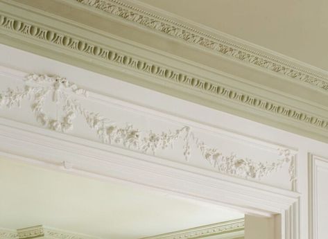 11 Creative Crown Molding Ideas to Add More Charm to Your Home — Real Simple Crown Molding Ideas, Diy Crown Molding, California Craftsman, Wood Crown Molding, Molding Ideas, Windsor House, Millwork Details, Dentil Moulding, Room Accent Wall