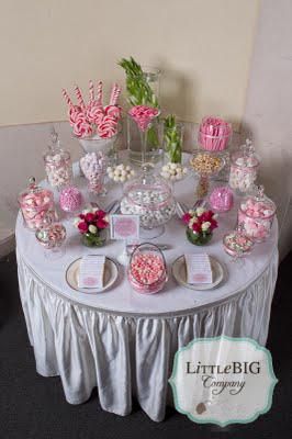 Beautiful Pink Candy Buffet for a Special Girl. - Paperblog Pink Candy Table, Communion Table Decorations, Pink Candy Buffet, Candy Table Decorations, Communion Table, Lolly Buffet, Bar A Bonbon, Communion Decorations, Candy Buffet Tables