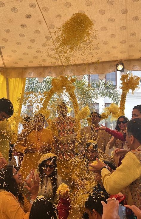 Aesthetic Indian Weddings, Indian Wedding Celebration, South Asian Wedding Aesthetic, Punjabi Wedding Aesthetic, South Indian Wedding Aesthetic, Indian Wedding Vibes, Shaadi Aesthetic, Aesthetic Indian Wedding, Desi Wedding Aesthetic