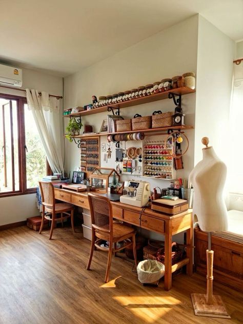 Workshop Room Design Interiors, Sewing Station Aesthetic, Cottage Sewing Room, Cottagecore Sewing Room, Cottagecore Craft Room, Cozy Art Room, Industrial Sewing Room, Art Studio At Home Inspiration, Home Office And Library