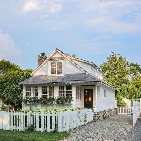 Madeira Beach Florida, Cozy White Cottage, Nantucket Cottage, Front Door Makeover, Cottage Exterior, White Cottage, Little Cottage, Picket Fence, Coastal Cottage