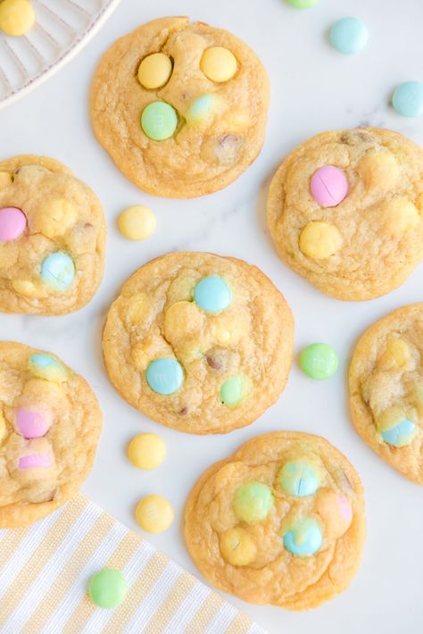 Easter Pudding Cookies Easter Chocolate Chip Cookies, The Perfect Chocolate Chip Cookie, Pudding Cookies Recipes, Soft Chewy Cookies, Homemade Pudding, Easter Pudding, Chocolate Chip Cookies Recipe, Pudding Cookies, Frozen Cookies