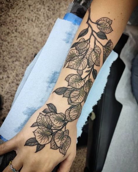 Bougainvillea Tattoo Black, Bougainvillea Tattoo Design, Italian Flowers Tattoo, Bougainvillea Tattoo, Bit Tattoo, Tattoo Bible, Flor Tattoo, Tattoo Shading