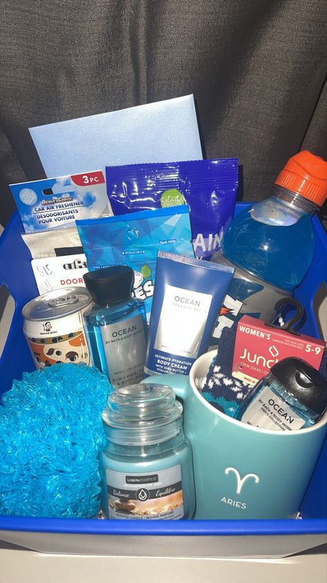 Im Sorry Basket For Boyfriend, Boy Birthday Basket Ideas, Blue Boyfriend Basket, Things To Give Your Boyfriend Birthday, Hygiene Basket For Men, Happy Birthday Basket For Boyfriend, Blue Valentines Basket, Gift Basket Ideas For Men Birthday, Winter Basket For Boyfriend