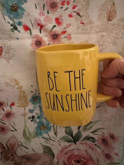 Rae Dunn Be The Sunshine Yellow cup with Black Lettering Yellow Coffee Mug, Cute Mugs Aesthetic, Rae Aesthetic, Random Wishlist, Rustic Bakery, Coffee Sayings, Yellow Mug, Mom Aesthetic, Be The Sunshine