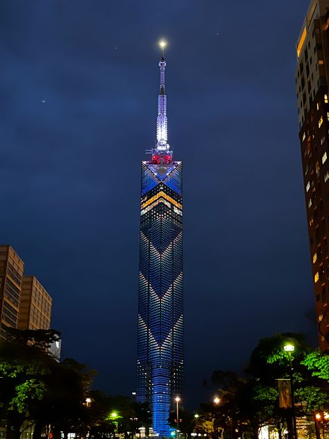 photo by @hlcxloona (me) #fukuoka #japan #destination #travel #lights #tower Japan Fukuoka, Destination Travel, Fukuoka Japan, Fukuoka, City Lights, Night Time, Tower, Gif, Japan