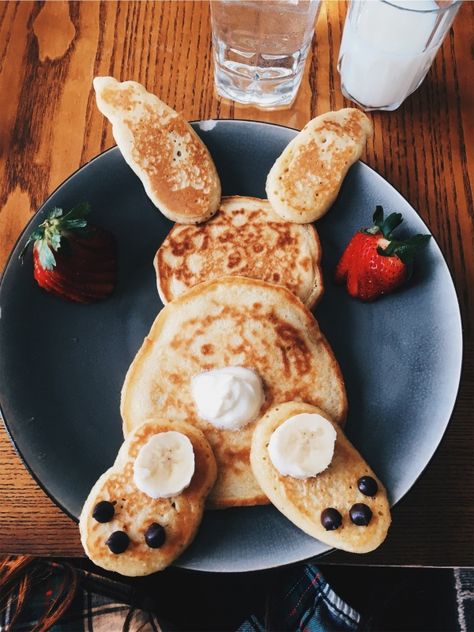 Bunny Pancakes, Decorações Com Comidas, Läcker Mat, Deilig Mat, A Bunny, Fun Kids Food, Food Humor, Easter Recipes, Creative Food