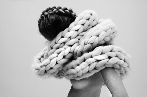 [ Nanna van Blaaderen ] Extreme Knitting, Black And White Outfit, Sculptural Fashion, Big Knits, Trends Magazine, Knit Art, Knitted Wit, 인물 사진, Knit Fashion